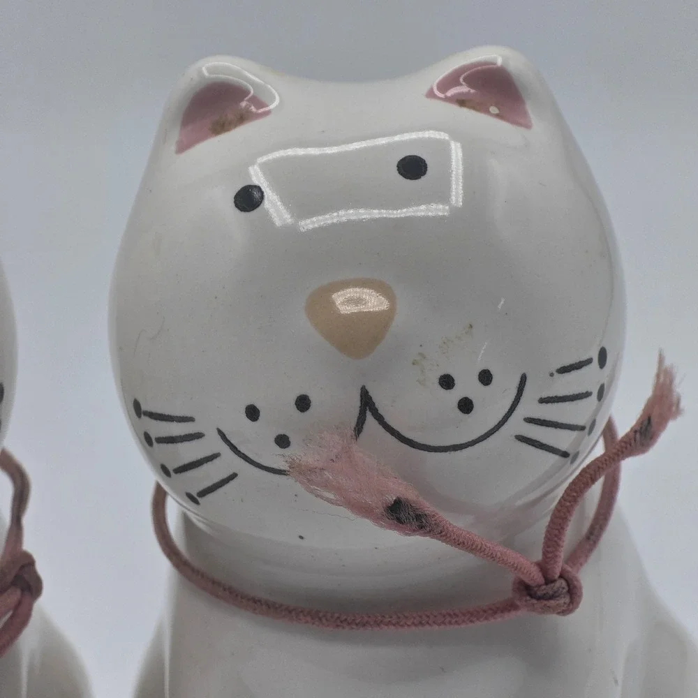 Vtg Ceramic Cat Salt and Pepper Shakers Set Pair White Pink‎ Kitty Kitchen Decor